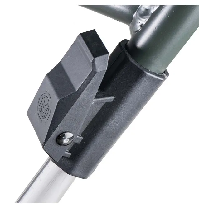 Mivardi Bedchair CamoCode Flat 8 - 8-Bein Angelliege Bedchair-Angelliegen & Angelstühle-JJ-Fishing