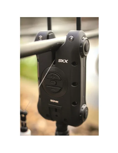 Sonik SKX 3+1 ALARM + BIVVY LAMP Bissanzeiger Set mit Bivvy Light und Transportkoffer-Bissanzeiger & Bobbins-JJ-Fishing